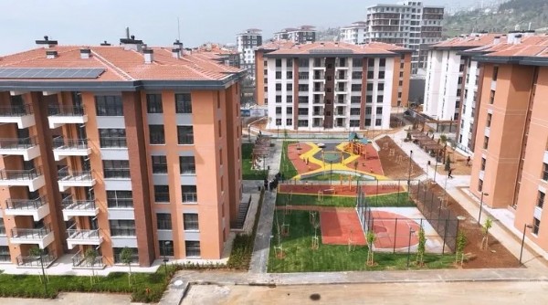 Yaralar sarılıyor! Bakan Kurum açıkladı: Konforlu konutlar tamamlandı